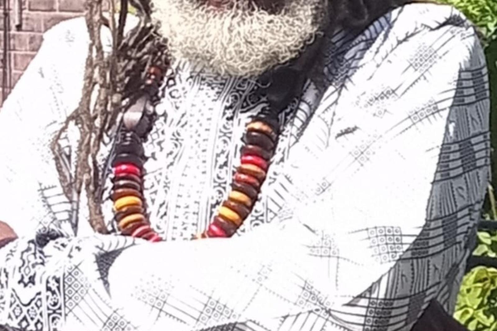 Fyah Mawi - holding a meditation before singing